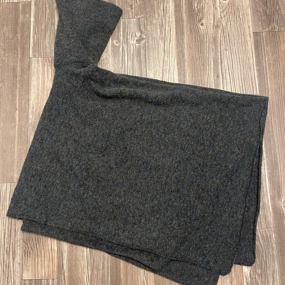 One size world market poncho
NWT
# - Picture 4 of 5